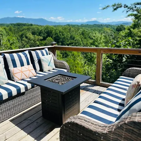 Knockin Boots Cabin Hot Tub Beautiful View